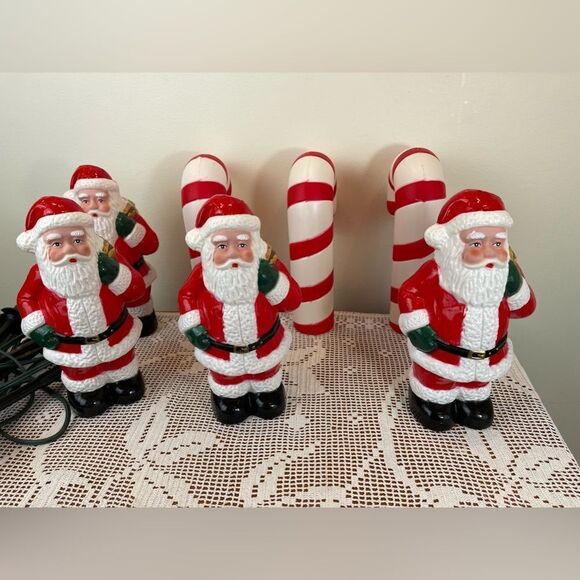 Set of 7 || Vintage DYNAGOOD lighted garden stakes Santa Clauses & Candy Canes - Picture 8 of 10